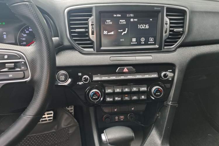 Used Kia KX5 2016 1.6T Automatic Two-Wheel Drive DLX Audio And AC Panel