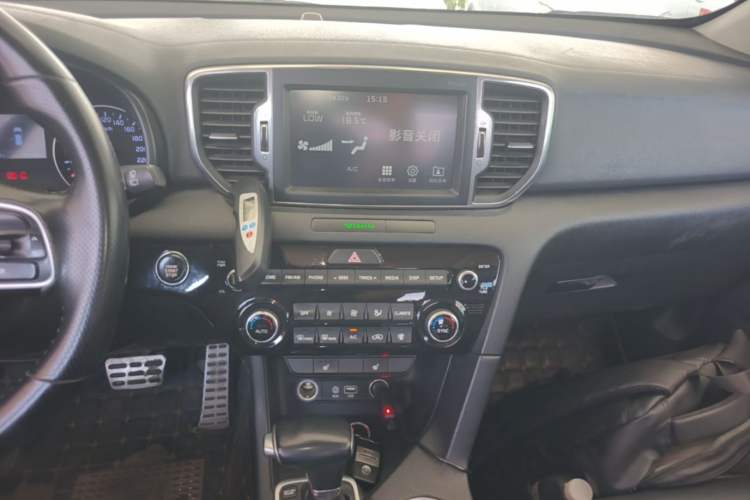 Used Kia KX5 2016 1.6T Automatic Two-Wheel Drive DLX Audio And AC Panel