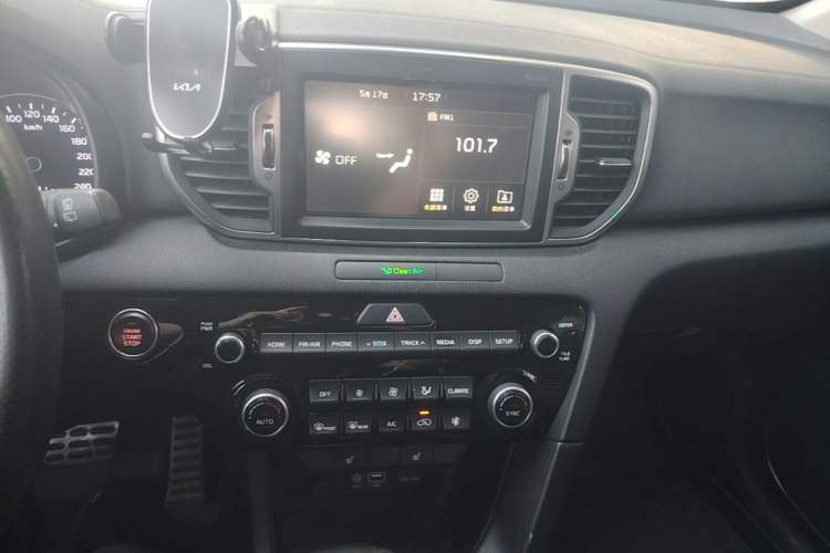Used Kia KX5 2016 1.6T Automatic Two-Wheel Drive DLX Audio And AC Panel