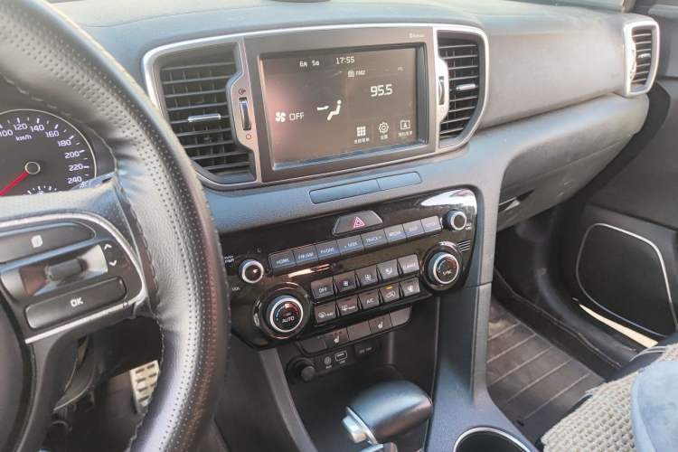 Used Kia KX5 2016 1.6T Automatic Two-Wheel Drive DLX Audio And AC Panel