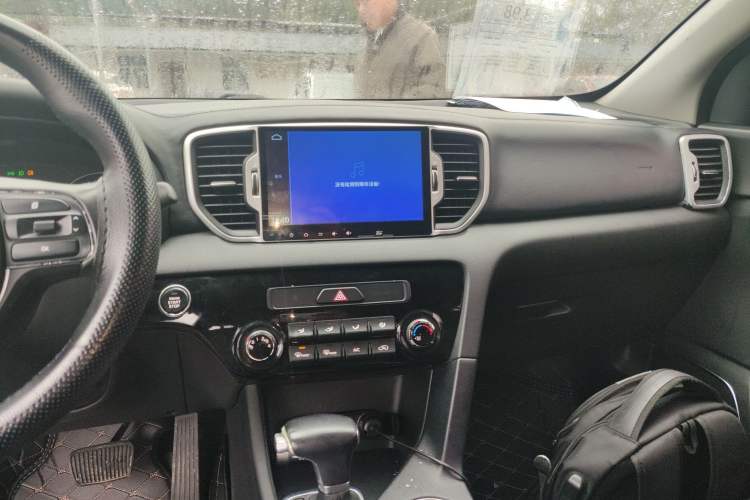Used Kia KX5 2016 2.0L Automatic 2WD GLS Audio And AC Panel