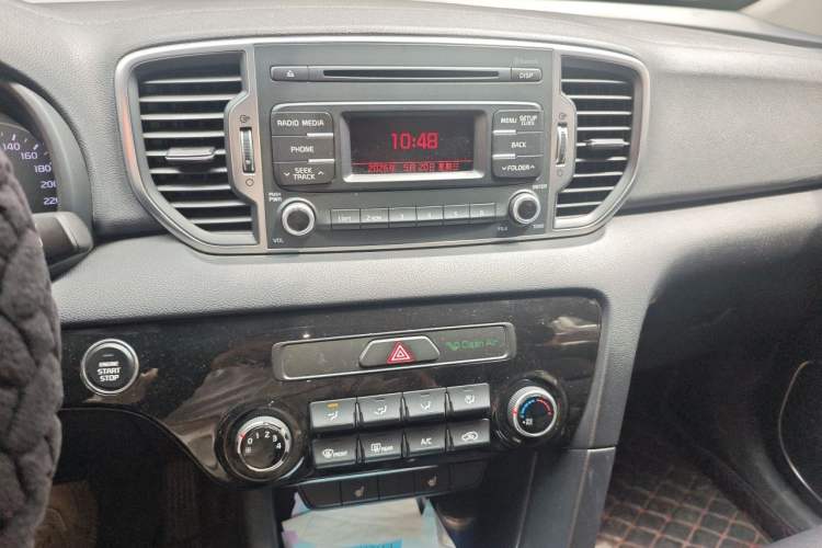 Used Kia KX5 2016 2.0L Automatic 2WD GLS Audio And AC Panel