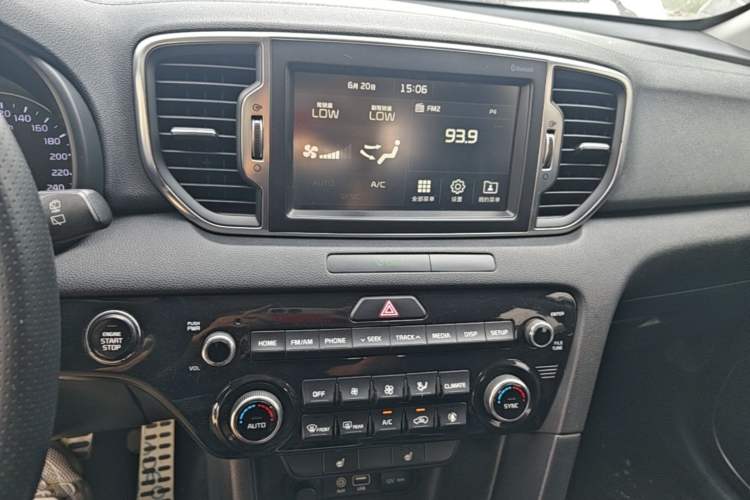 Used Kia KX5 2016 1.6T Automatic Two-Wheel Drive DLX Audio And AC Panel