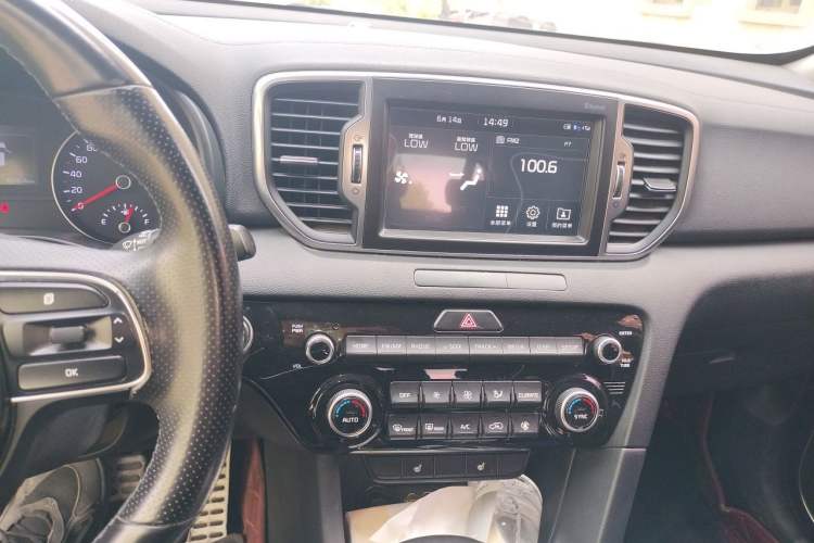 Used Kia KX5 2016 1.6T Automatic Two-Wheel Drive DLX Audio And AC Panel