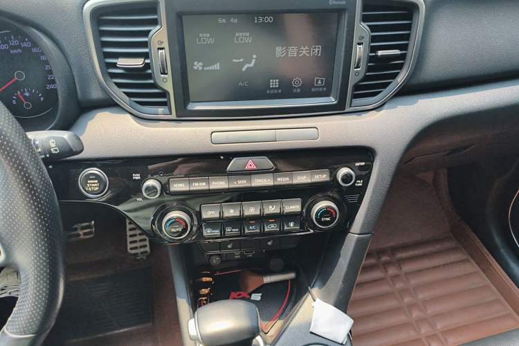 Used Kia KX5 2016 1.6T Automatic Two-Wheel Drive DLX Audio And AC Panel