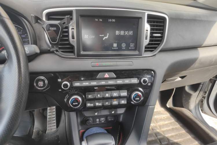 Used Kia KX5 2016 1.6T Automatic Two-Wheel Drive DLX Audio And AC Panel