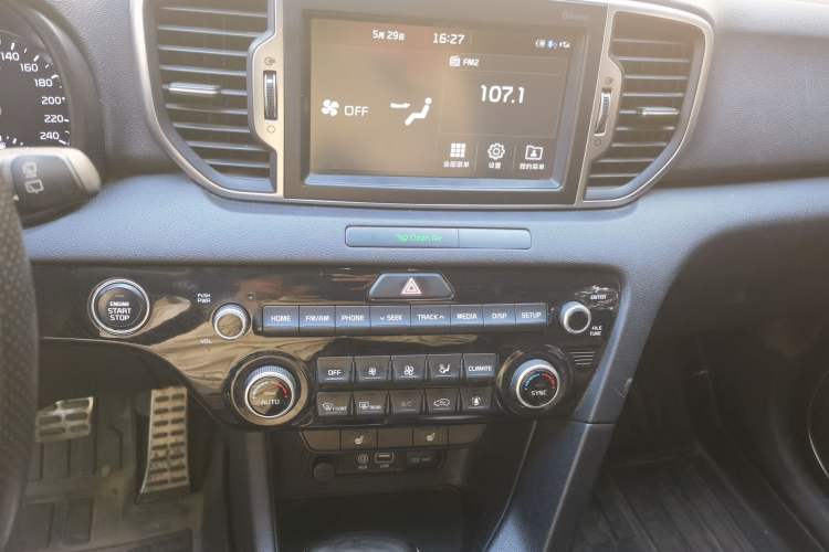 Used Kia KX5 2016 1.6T Automatic Two-Wheel Drive DLX Audio And AC Panel