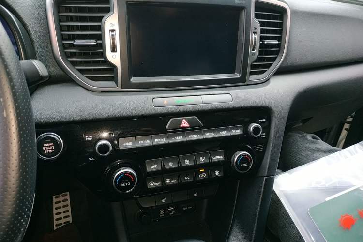 Used Kia KX5 2016 1.6T Automatic Two-Wheel Drive DLX Audio And AC Panel