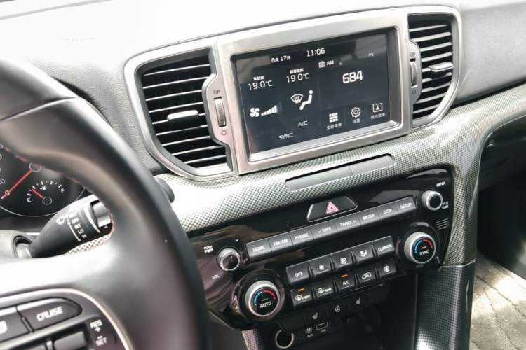 Used Kia KX5 2016 2.0L Automatic 2WD Premium Audio And AC Panel