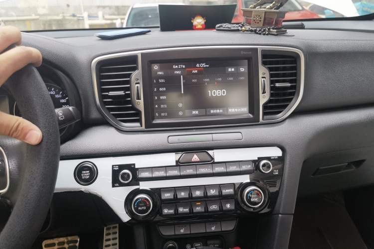 Used Kia KX5 2016 1.6T Automatic Two-Wheel Drive DLX Audio And AC Panel