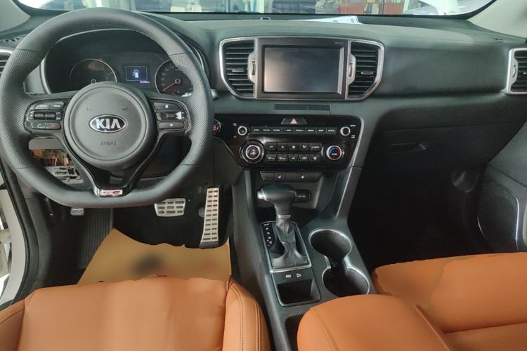 Used Kia KX5 2016 1.6T Automatic Two-Wheel Drive DLX Center Console