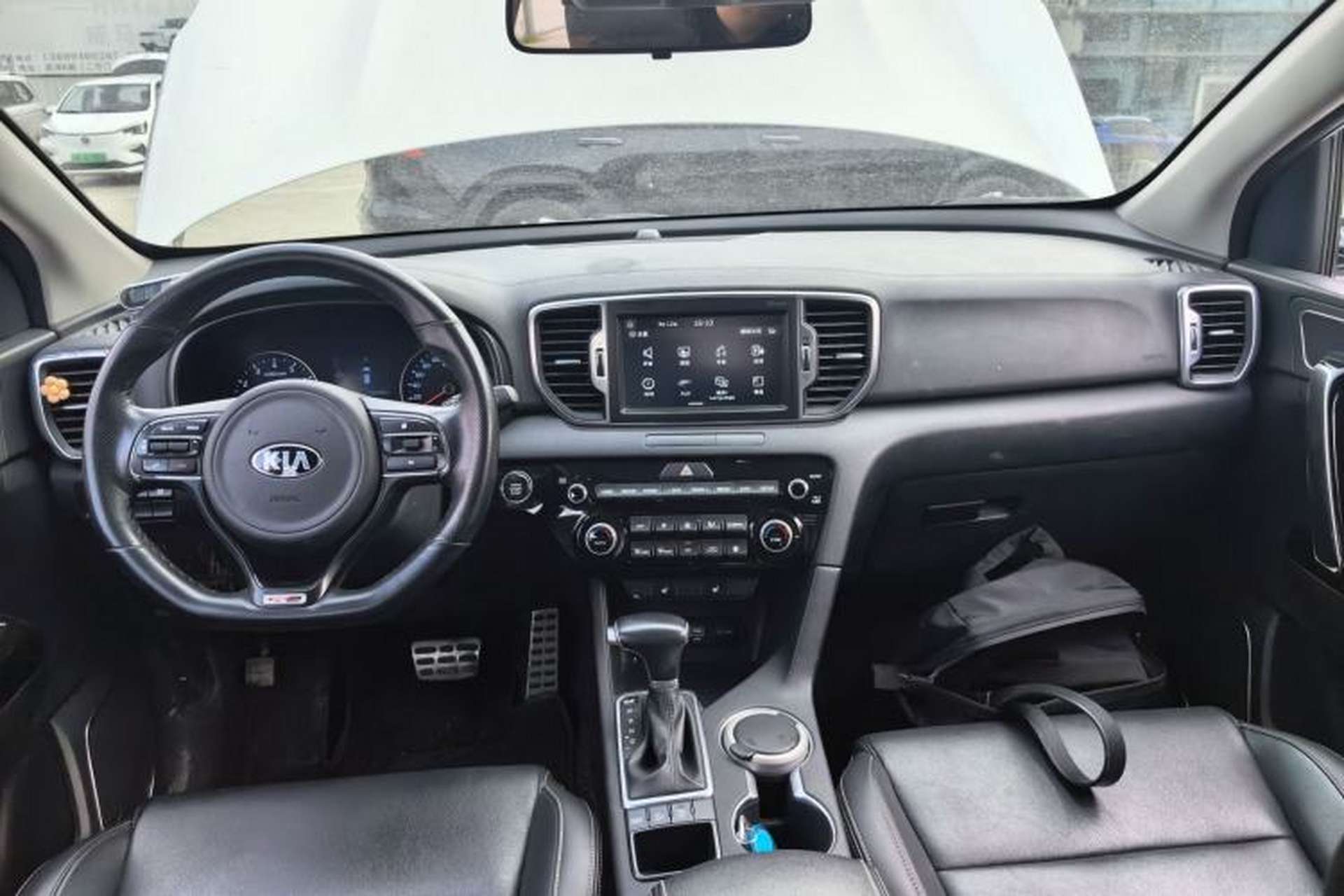 Used Kia KX5 2016 1.6T Automatic Two-Wheel Drive DLX Center Console