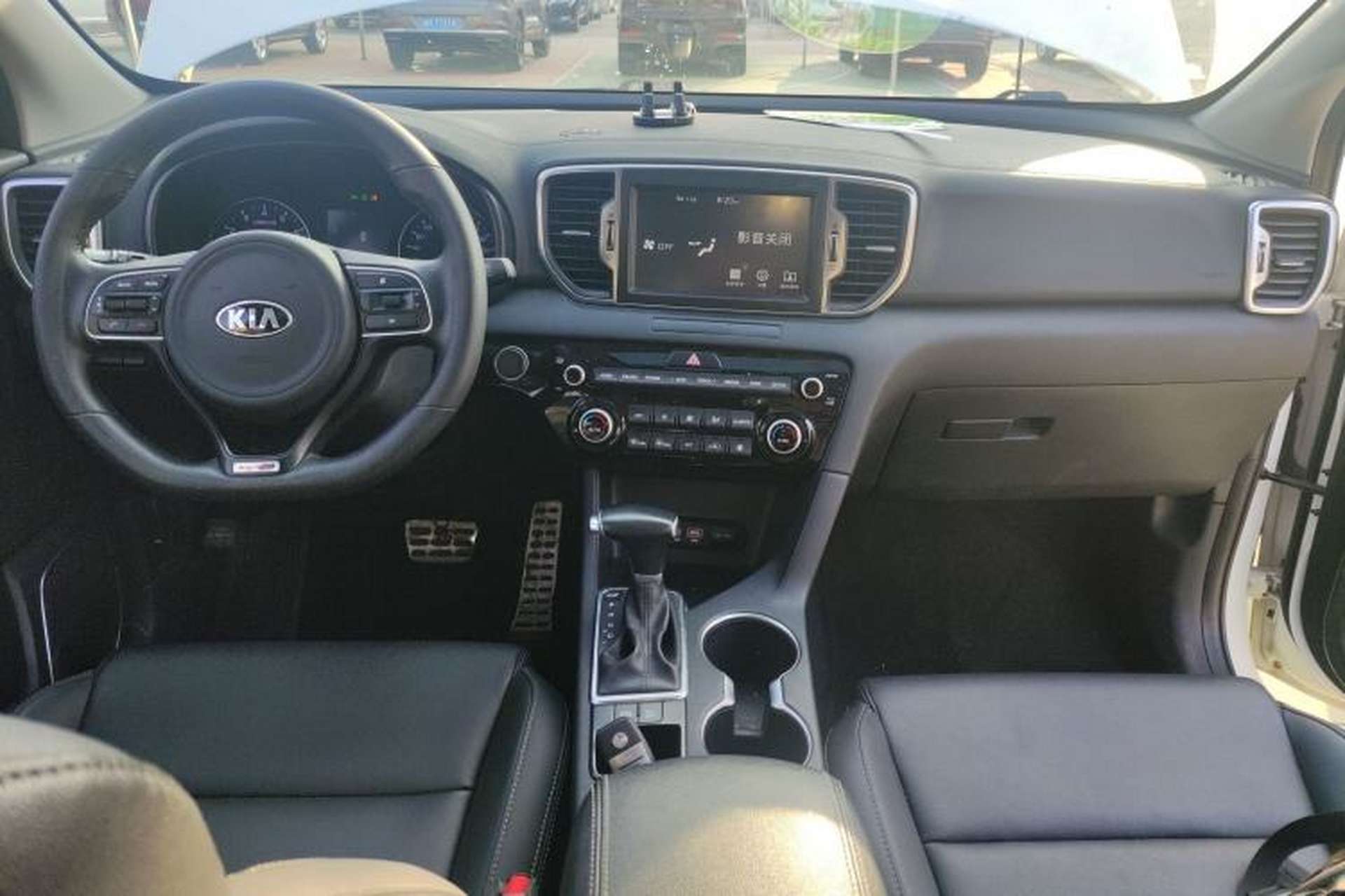 Used Kia KX5 2016 1.6T Automatic Two-Wheel Drive DLX Center Console