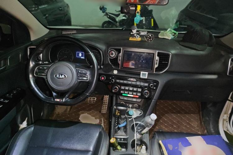 Used Kia KX5 2016 1.6T Automatic Two-Wheel Drive DLX Center Console