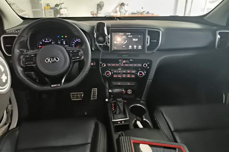 Used Kia KX5 2016 1.6T Automatic Two-Wheel Drive Premium Center Console