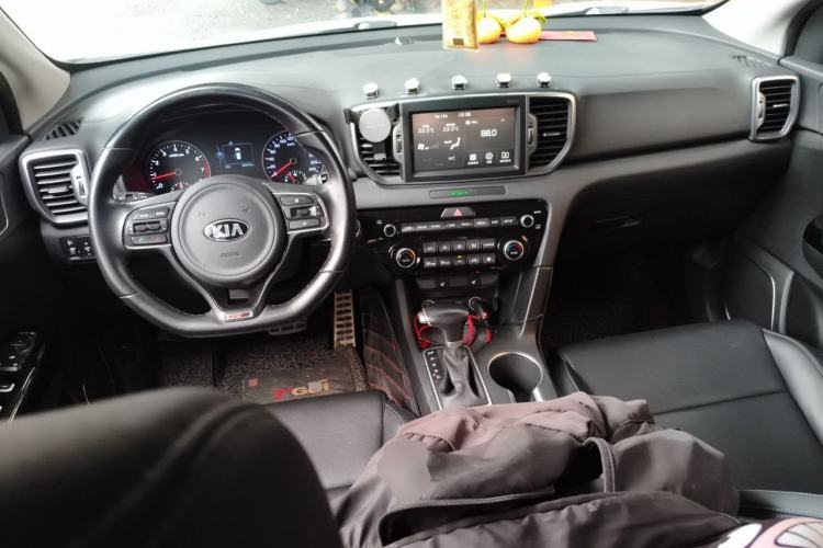 Used Kia KX5 2016 1.6T Automatic Two-Wheel Drive Premium Center Console