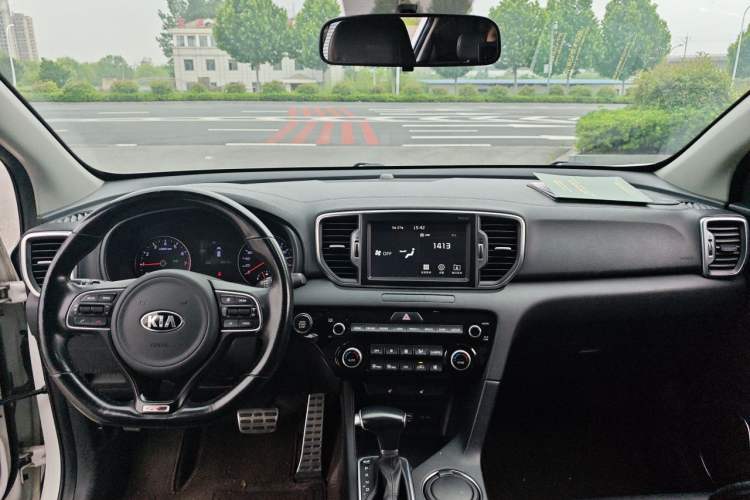Used Kia KX5 2016 1.6T Automatic Two-Wheel Drive DLX Center Console