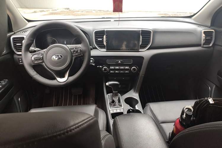 Used Kia KX5 2016 2.0L Automatic 2WD GLS Center Console