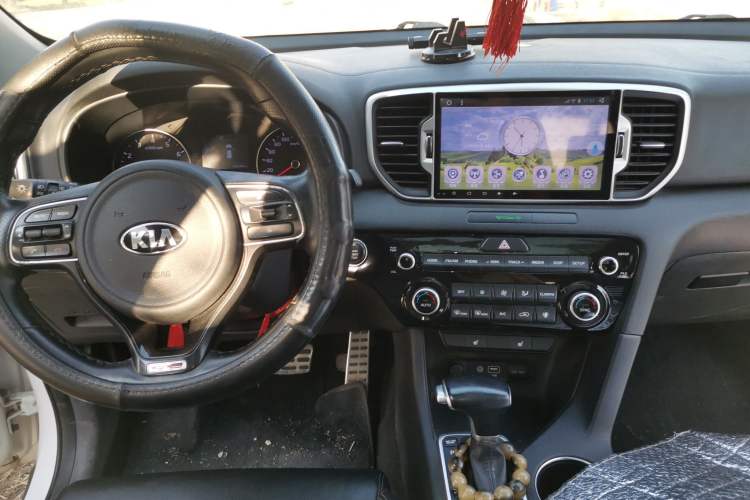 Used Kia KX5 2016 1.6T Automatic Two-Wheel Drive DLX Center Console