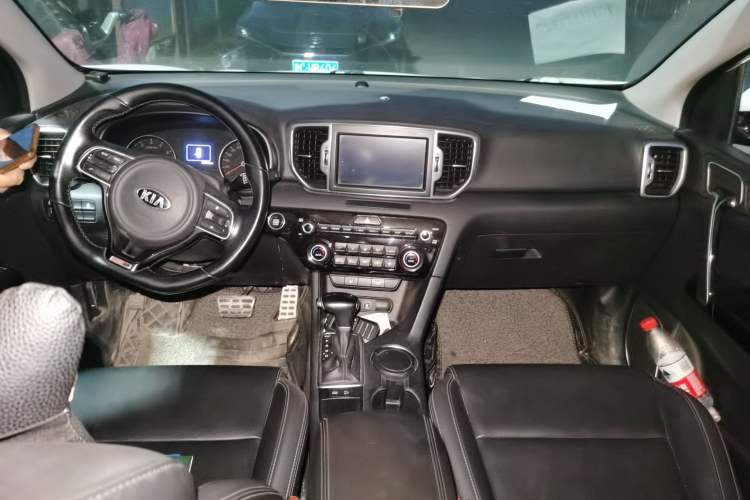 Used Kia KX5 2016 1.6T Automatic Two-Wheel Drive DLX Center Console