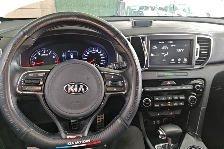 Used Kia KX5 2016 1.6T Automatic Two-Wheel Drive DLX Center Console