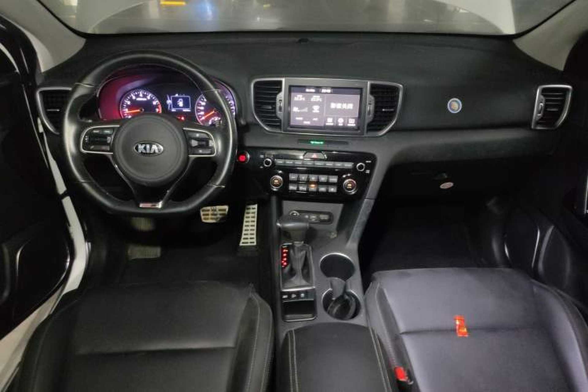 Used Kia KX5 2016 1.6T Automatic Two-Wheel Drive DLX Center Console