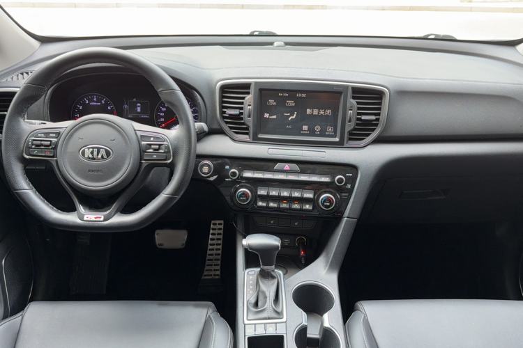 Used Kia KX5 2016 1.6T Automatic Two-Wheel Drive DLX Center Console
