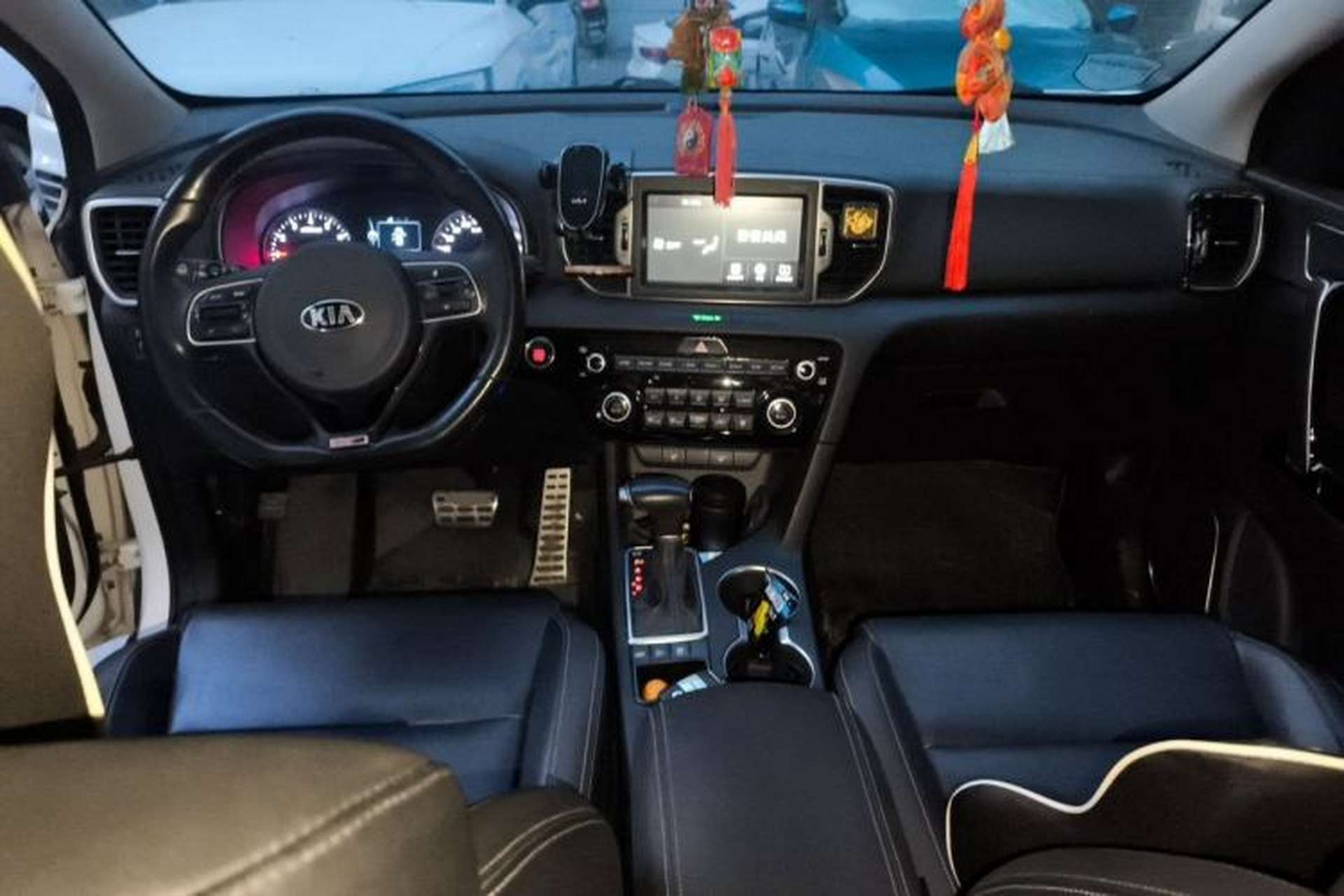 Used Kia KX5 2016 1.6T Automatic Two-Wheel Drive Premium Center Console