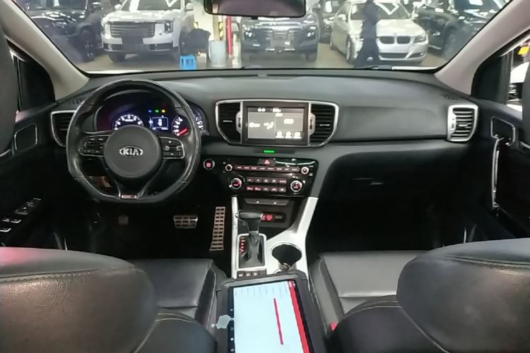 Used Kia KX5 2016 1.6T Automatic Two-Wheel Drive DLX Center Console
