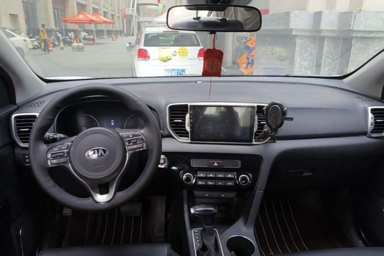 Used Kia KX5 2016 2.0L Automatic 2WD GLS Center Console