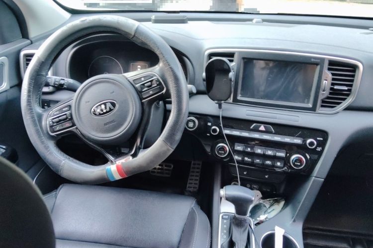 Used Kia KX5 2016 1.6T Automatic Two-Wheel Drive DLX Center Console