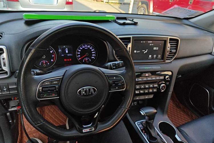 Used Kia KX5 2016 1.6T Automatic Two-Wheel Drive DLX Center Console