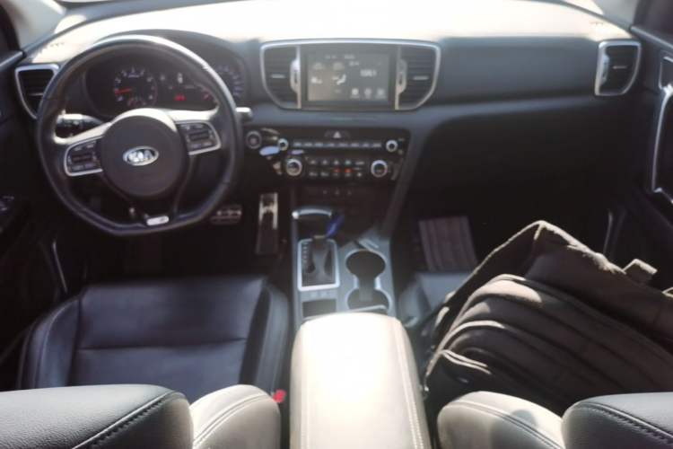 Used Kia KX5 2016 1.6T Automatic Two-Wheel Drive Premium Center Console