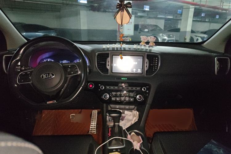 Used Kia KX5 2016 1.6T Automatic Two-Wheel Drive DLX Center Console