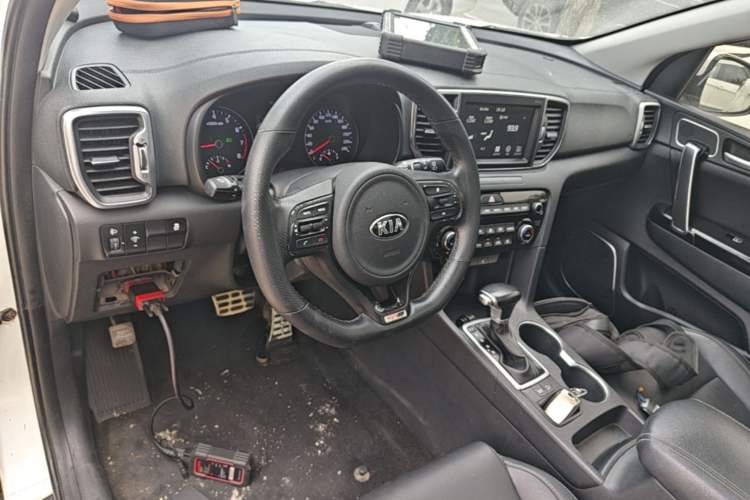 Used Kia KX5 2016 1.6T Automatic Two-Wheel Drive DLX Center Console