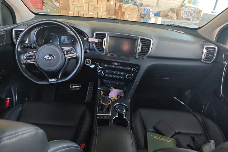 Used Kia KX5 2016 1.6T Automatic Two-Wheel Drive DLX Center Console