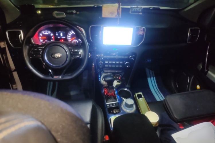 Used Kia KX5 2016 1.6T Automatic Two-Wheel Drive Premium Center Console
