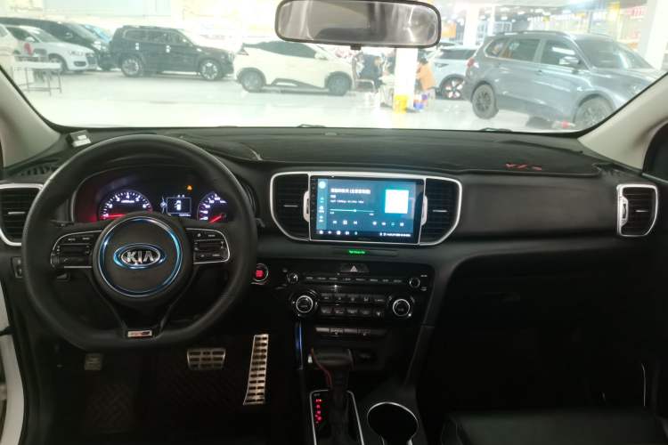 Used Kia KX5 2016 1.6T Automatic Two-Wheel Drive DLX Center Console