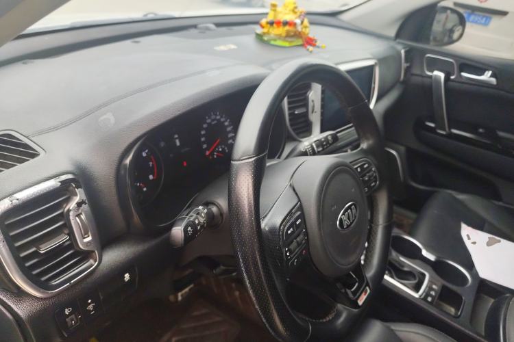 Used Kia KX5 2016 1.6T Automatic Two-Wheel Drive DLX Center Console