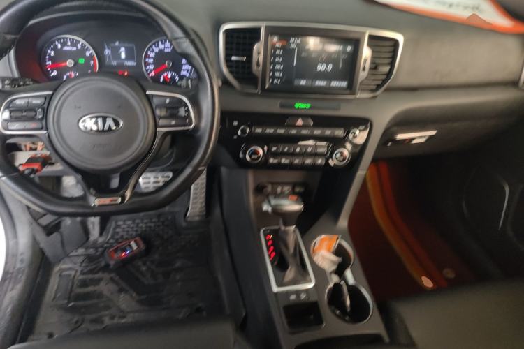 Used Kia KX5 2016 1.6T Automatic Two-Wheel Drive DLX Center Console