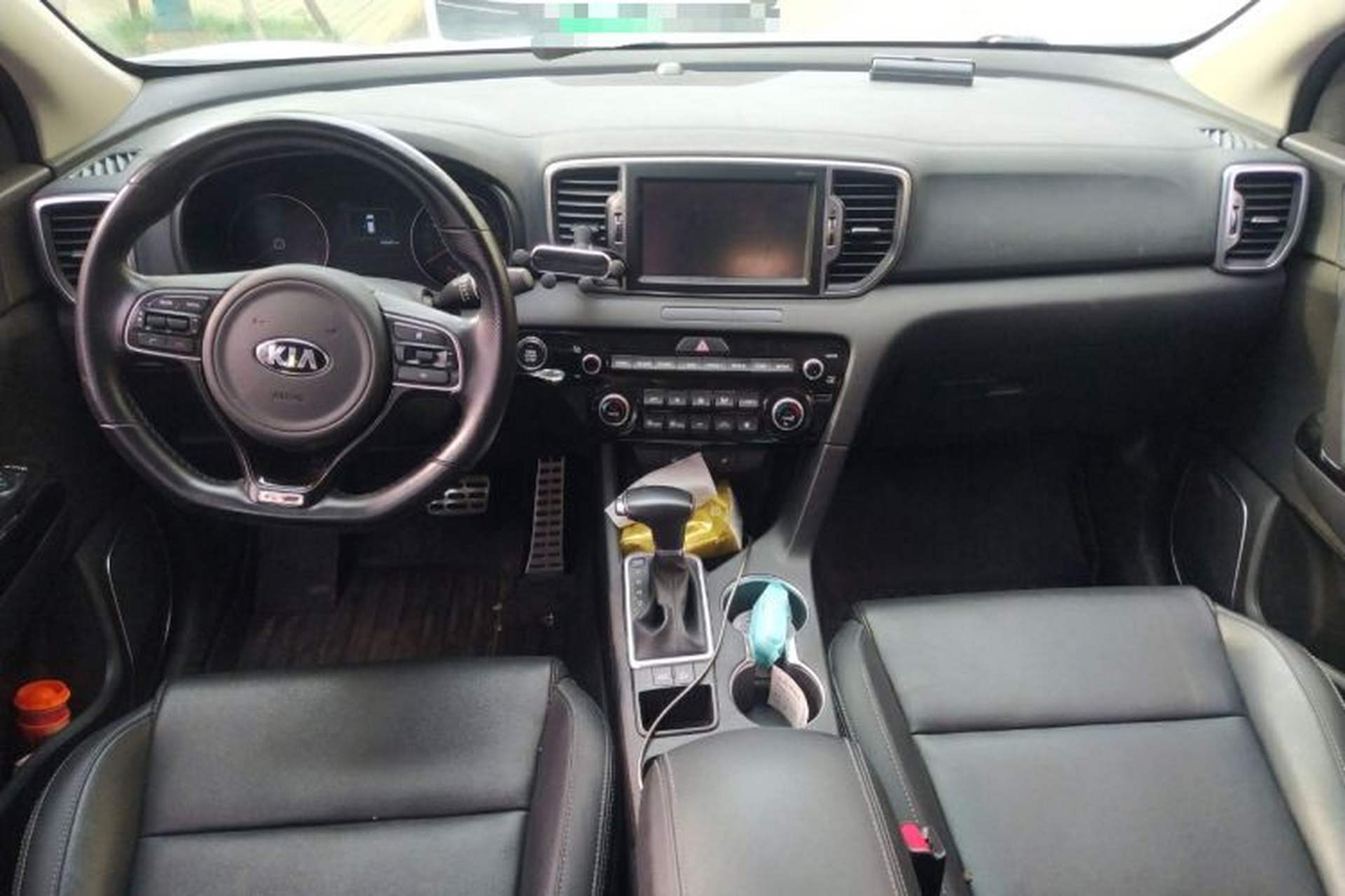 Used Kia KX5 2016 1.6T Automatic Two-Wheel Drive DLX Center Console