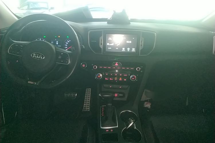 Used Kia KX5 2016 1.6T Automatic Two-Wheel Drive DLX Center Console
