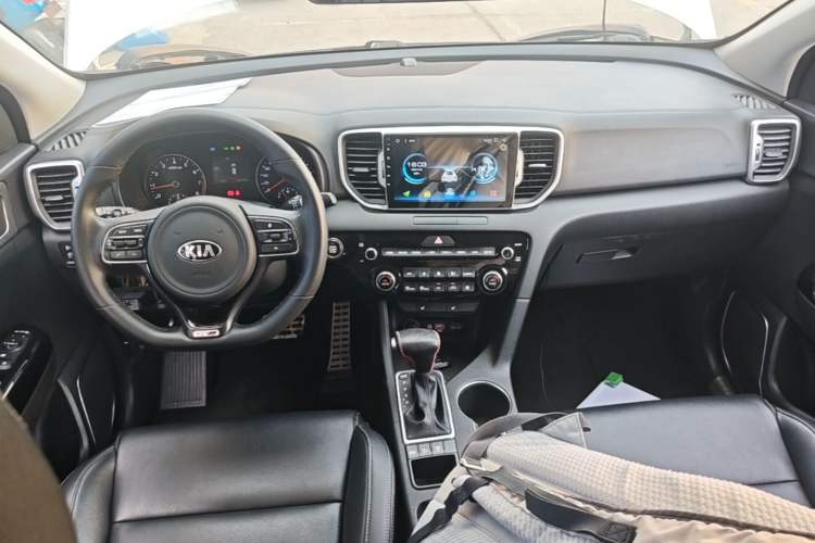 Used Kia KX5 2016 1.6T Automatic Two-Wheel Drive DLX Center Console