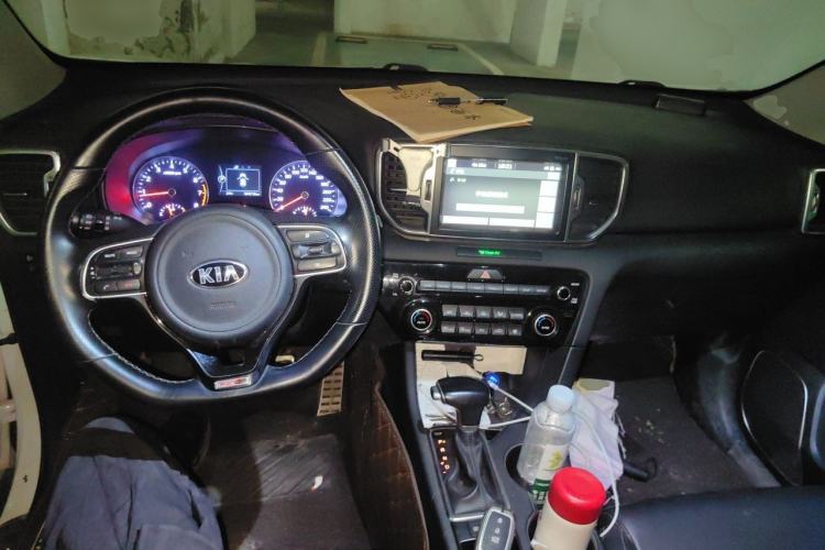 Used Kia KX5 2016 1.6T Automatic Two-Wheel Drive DLX Center Console