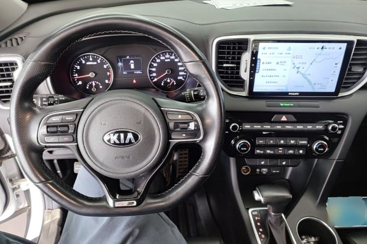 Used Kia KX5 2016 1.6T Automatic Two-Wheel Drive DLX Center Console