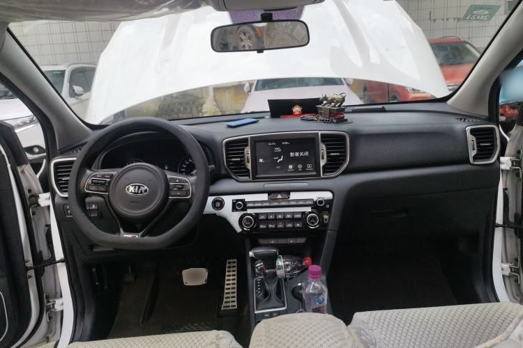 Used Kia KX5 2016 1.6T Automatic Two-Wheel Drive DLX Center Console