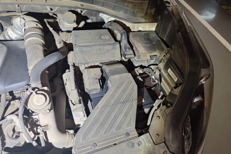 Used Kia KX5 2016 1.6T Automatic Two-Wheel Drive DLX Engine Bay Left