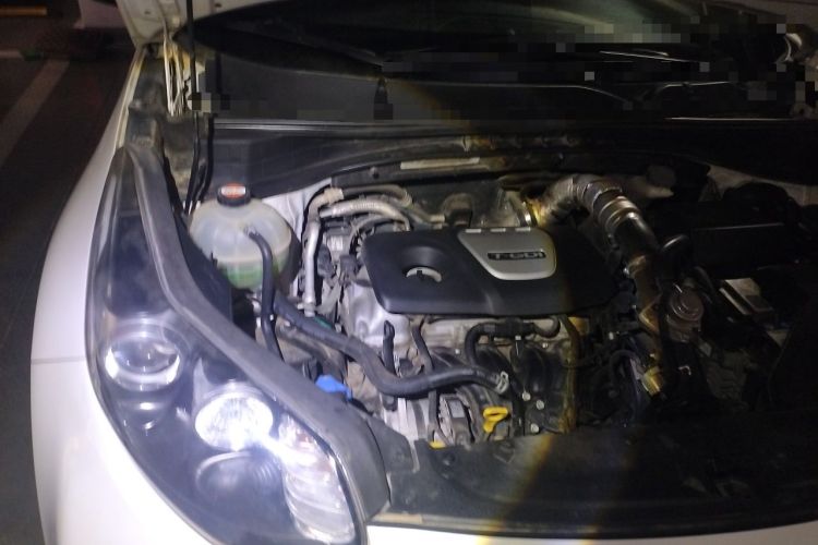 Used Kia KX5 2016 1.6T Automatic Two-Wheel Drive DLX Engine Bay Right