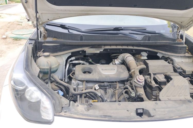 Used Kia KX5 2016 1.6T Automatic Two-Wheel Drive DLX Engine Bay Right