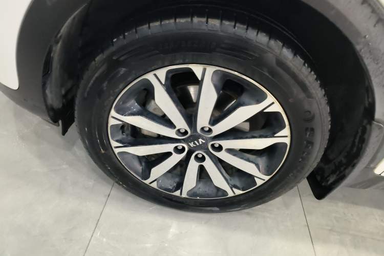 Used Kia KX5 2016 1.6T Automatic Two-Wheel Drive DLX Exterior 1